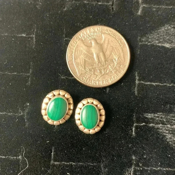 Sterling silver malachite stud post earrings - Picture 3 of 4